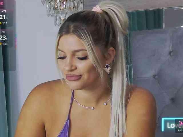 LoreHottie webcam