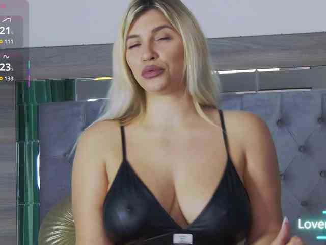LoreHottie webcam