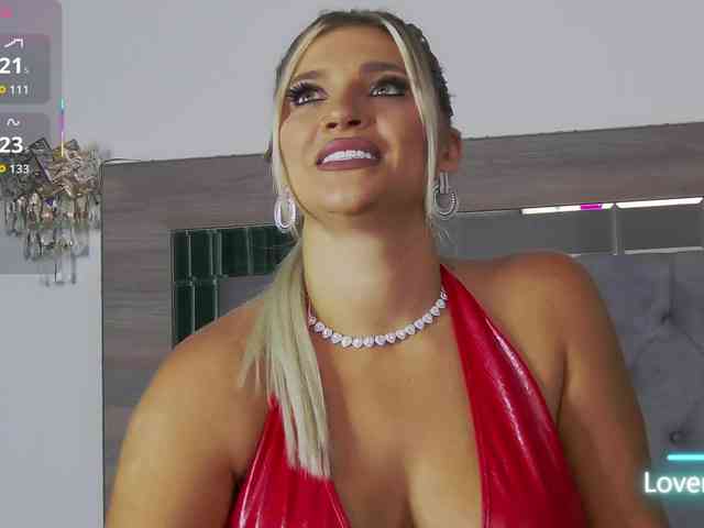 LoreHottie webcam