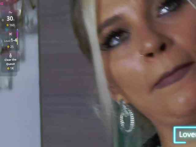 LoreHottie webcam