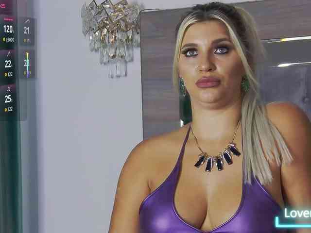 LoreHottie webcam