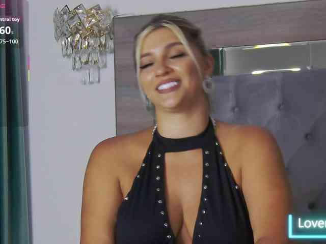 LoreHottie webcam