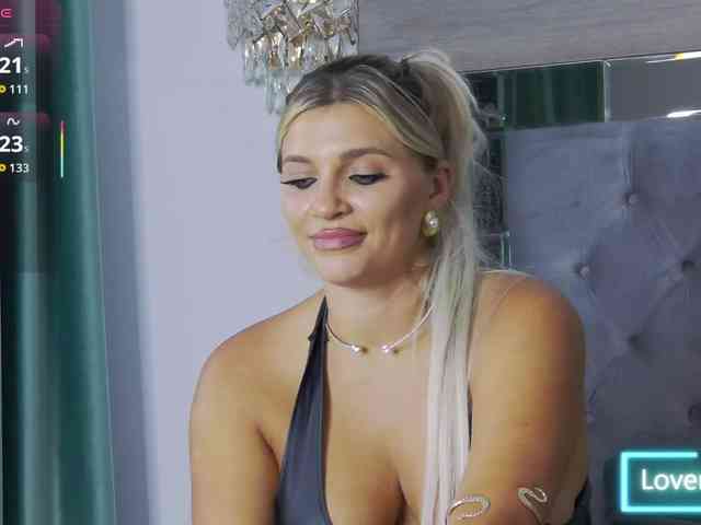 LoreHottie webcam
