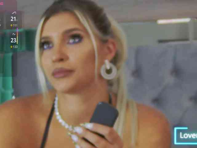 LoreHottie webcam