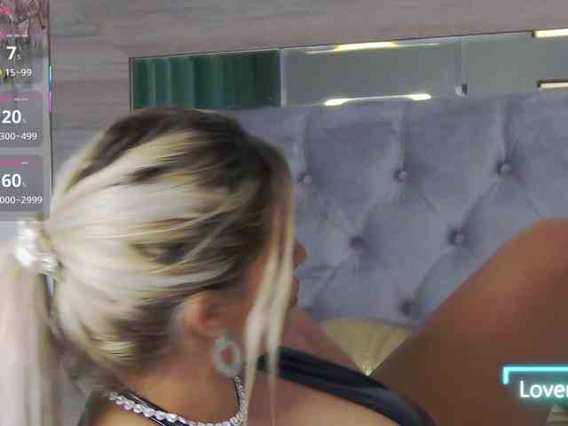 LoreHottie webcam