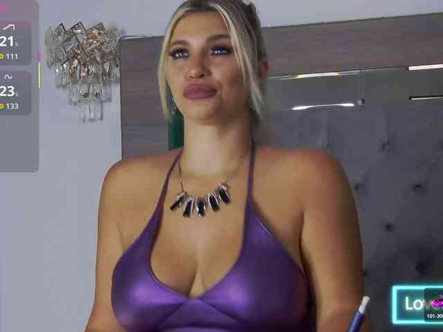 LoreHottie webcam