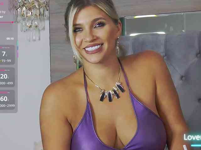 LoreHottie webcam