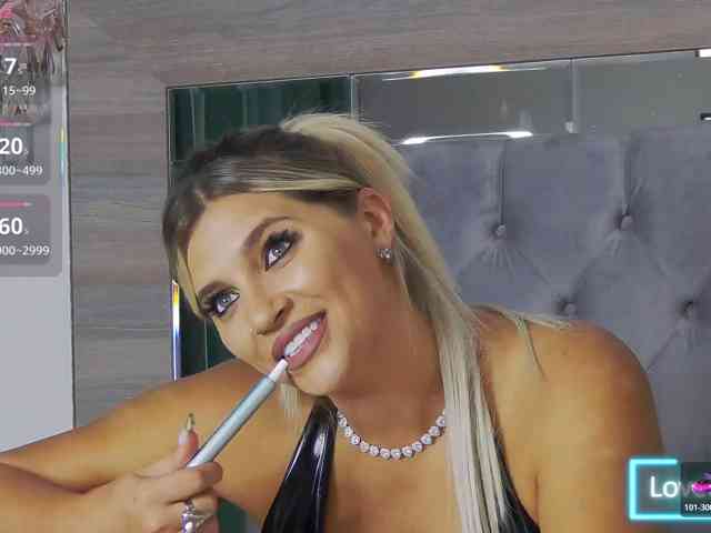 LoreHottie webcam