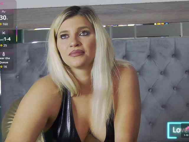 LoreHottie webcam