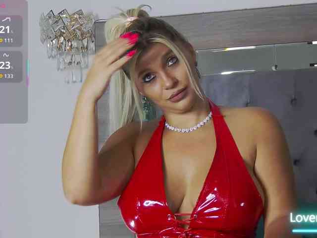LoreHottie webcam