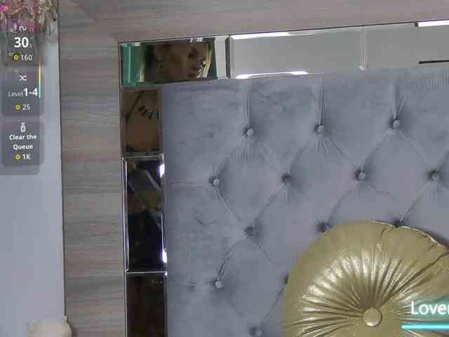 LoreHottie webcam