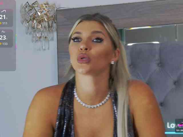 LoreHottie webcam