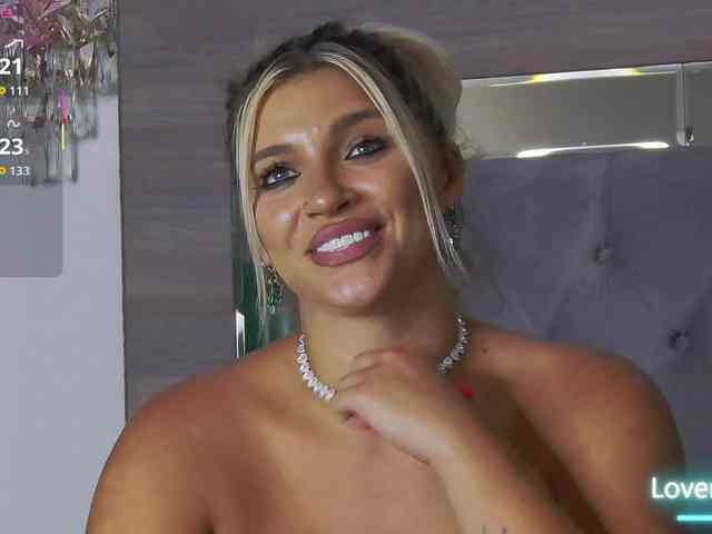 LoreHottie webcam