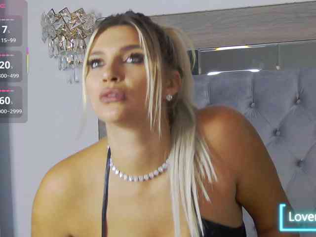 LoreHottie webcam
