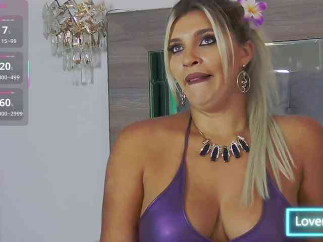 LoreHottie webcam