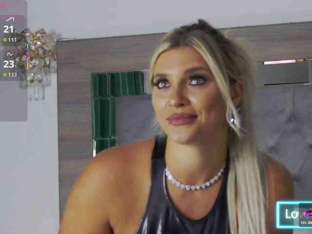 LoreHottie webcam