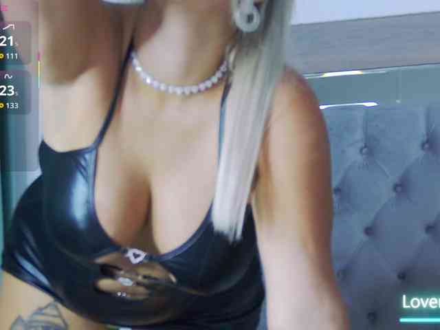 LoreHottie webcam
