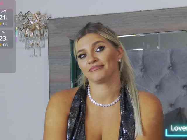 LoreHottie webcam