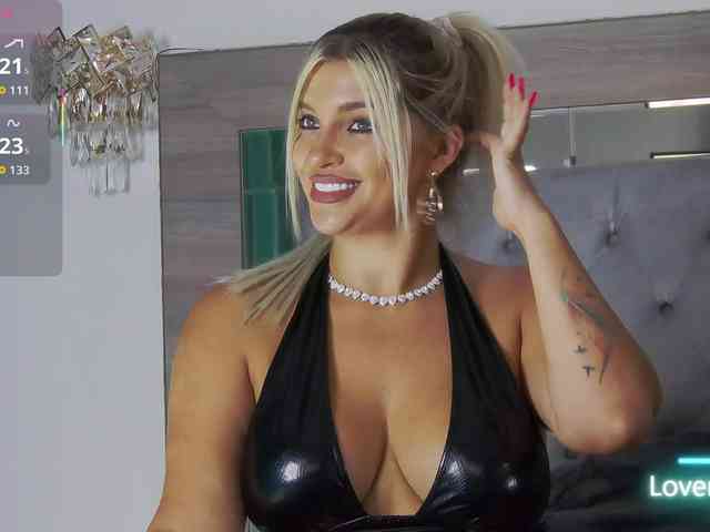 LoreHottie webcam