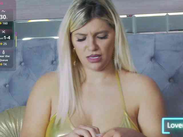 LoreHottie webcam