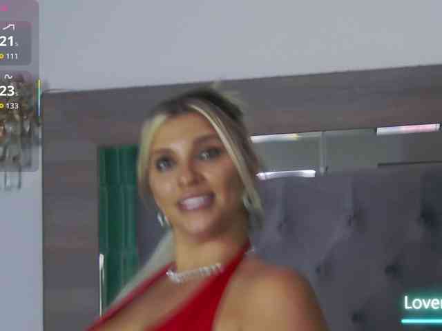 LoreHottie webcam