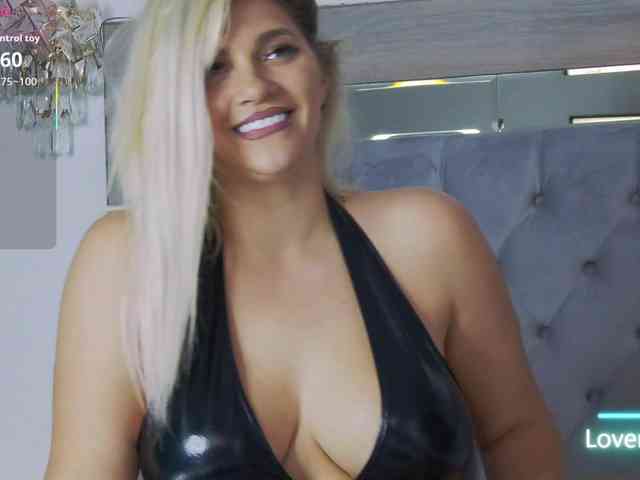 lorehottie Live Webcam on BongaCams