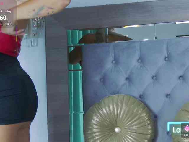 LoreHottie webcam