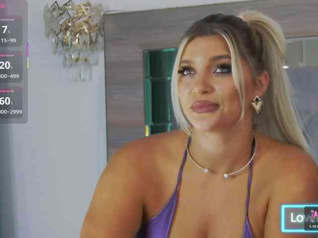 LoreHottie webcam