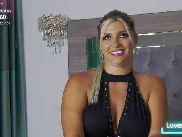 LoreHottie webcam