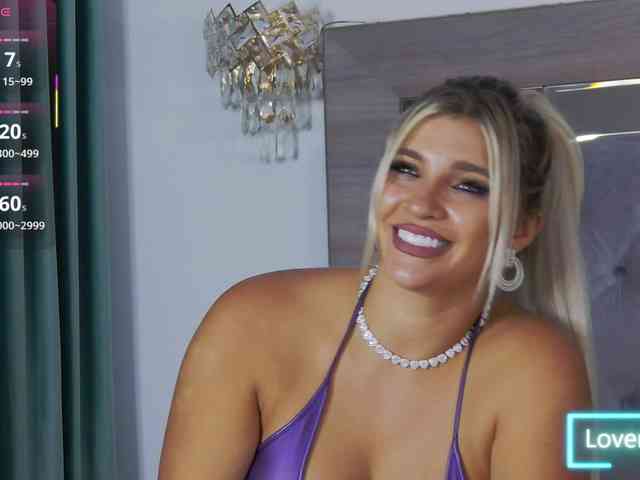 LoreHottie webcam