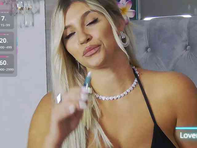 LoreHottie webcam