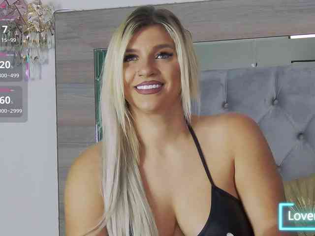 LoreHottie webcam