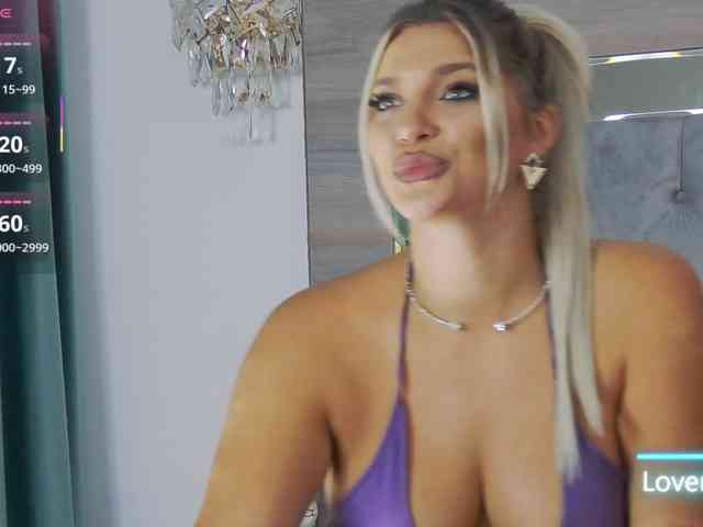 LoreHottie webcam
