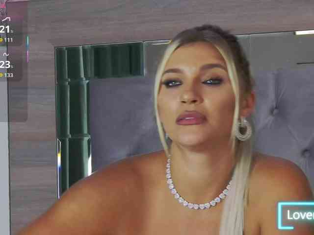 LoreHottie webcam