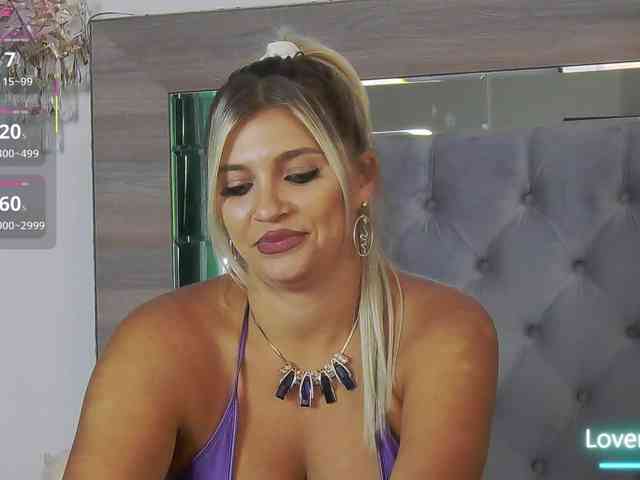 LoreHottie webcam