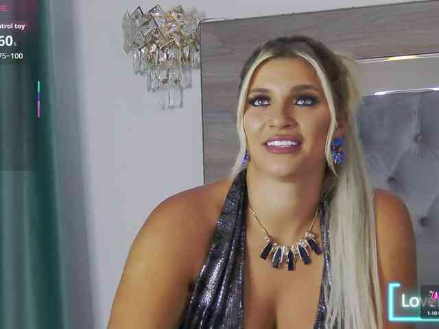 LoreHottie webcam