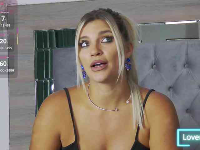 LoreHottie webcam