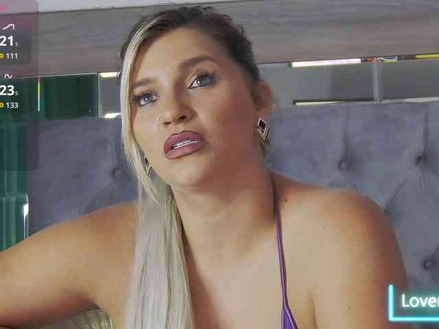 LoreHottie webcam