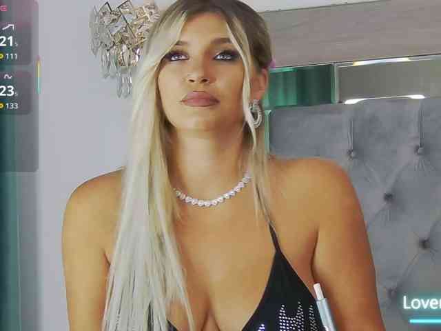 LoreHottie webcam