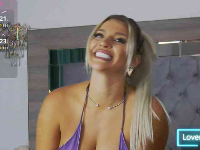 LoreHottie webcam