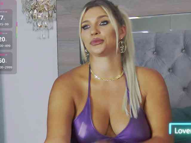 LoreHottie webcam