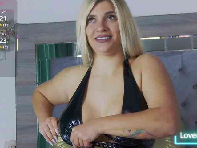 LoreHottie webcam