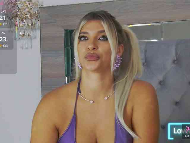 LoreHottie webcam