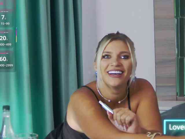 LoreHottie webcam