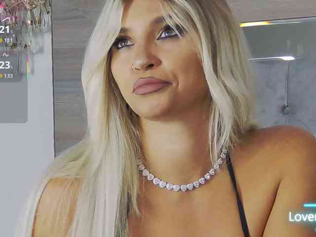 LoreHottie webcam