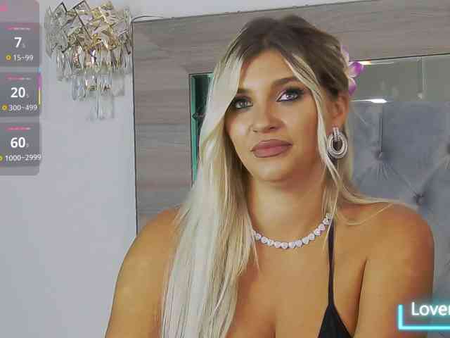 LoreHottie webcam