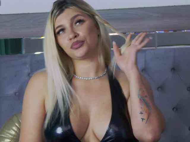 LoreHottie webcam