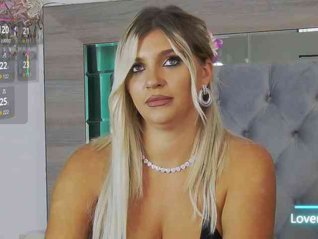 LoreHottie webcam