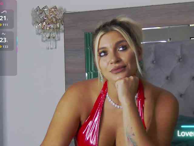 lorehottie Live Webcam on BongaCams