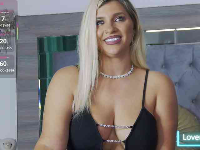 LoreHottie webcam